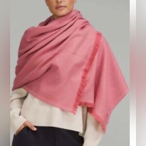 Lululemon pink/peach scarf. Classic look, NWT. No flaws. Perfect condition